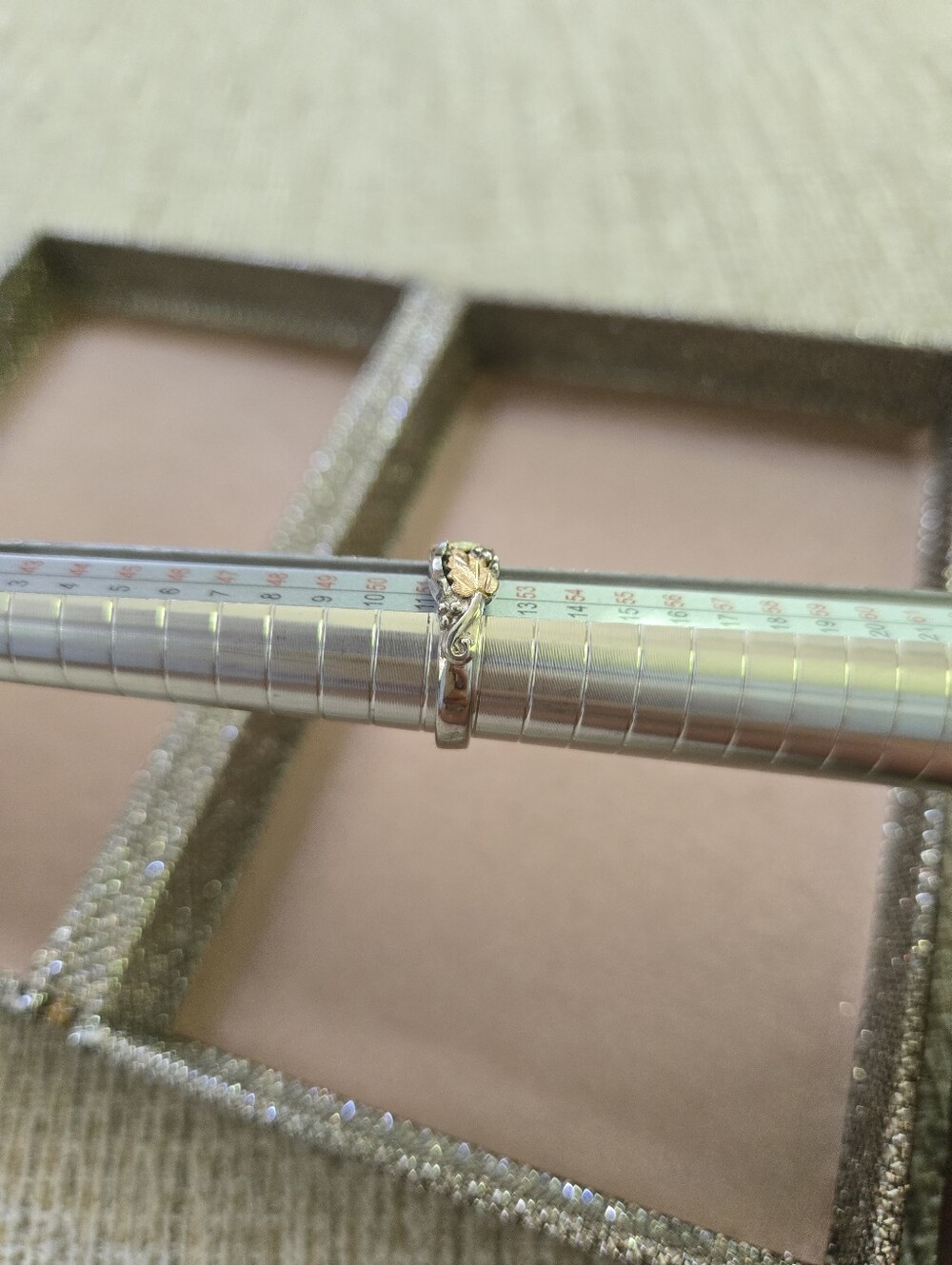 Black Hills Gold Sterling 12k Gold Leaf Ring - Picture 6 of 9
